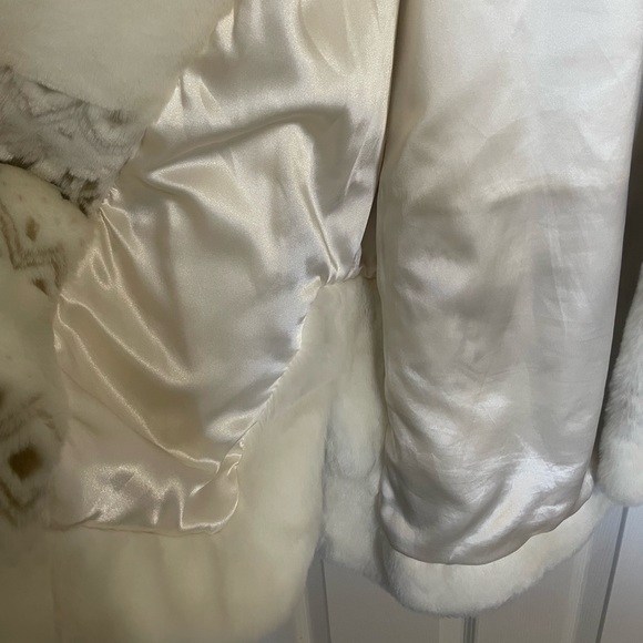 Faux fur coat - Picture 4 of 8